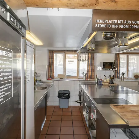 Bahnhof زيرمات