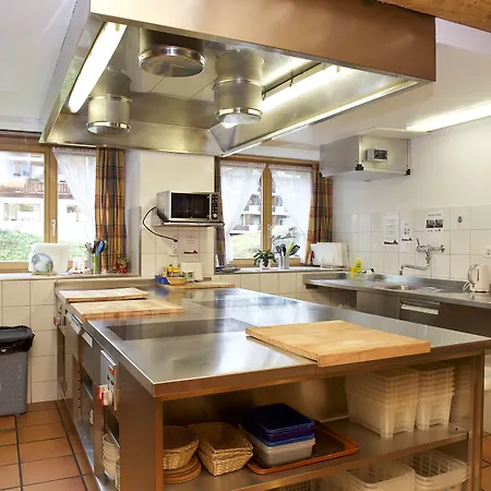 Bahnhof فندق زيرمات