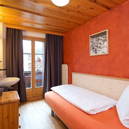 Bahnhof فندق زيرمات